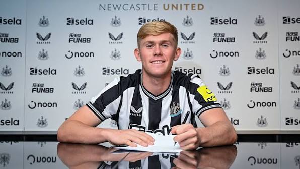 Alasan Lewis Hall tolak Manchester United