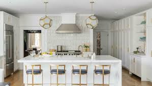 تبحثين عن ديكور مميز لمطبخك جربي الأسطح الذهبية والنحاسية