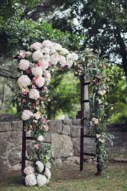 Una forma de hacerlo es eligiendo el mismo estilo floral para toda la decoración: Como Hacer Un Arco De Flores Para Boda Paso A Paso 7 Tutoriales
