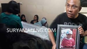 Driver pribadi di surabaya cari di antara 17.600 lowongan kerja terbaru pekerjaan penuh waktu. Hari Hari Terakhir Alex Aldenia Umur 6 Tahun Sebelum Tenggelam Di Ciputra Waterpark Surabaya Surya Malang
