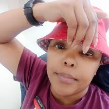 0:18 Bioluminescence in Umdloti Beach, KwaZulu-Natal. I know our  grandparents would have said 'Ngunkosazana/Mermaid.' 🤣🤣🤣