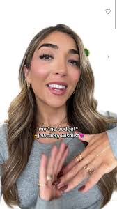 Amelia Lea's Instagram, Twitter & Facebook