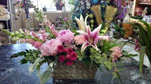 Contemporaty Arrangement Of Peonies And Lilies Order Flowers Online Flowers Online Order Flowers