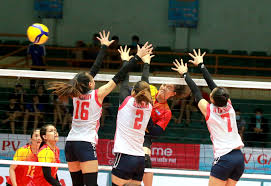 The top of the net is 2.43 m (7 ft 11 + 11 ⁄ 16 in) above the center of the court for men's competition, and 2.24 m (7 ft 4 + 3 ⁄ 16 in) for women's competition, varied for veterans and junior competitions. Bong Chuyá»n Ná»¯ Há»™i Tá»¥ Ä'áº¥t Cá»' Ä'o Bao NgÆ°á»i Lao Ä'á»™ng