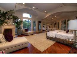 Luxury Properties Luxury Real Estate Coldwell Banker Previews International Huge Master Bedroom Large Master Bedroom Ideas Huge Bedrooms