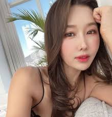 유튜브 채널 '뷰티' 장르에서 가장 핫한 '치과의사 이수진'씨다. Kyr7f Jnqidt8m