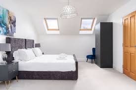 Beautiful Big Family Home: Sleeps 10, Park 3 Cars!