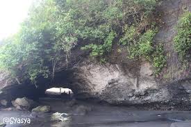Bertemu Sesembahan Nyi Blorong Di Pantai Karang Bolong Halaman 1 Kompasiana Com