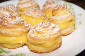 Cairkan chocolate dengan kaedah double boiler. Resepi Cream Puff Sedap