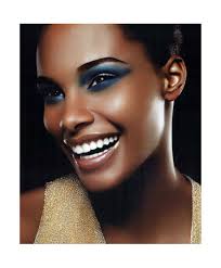 A pele negra sem dúvidas é perfeita para qualquer maquiagem, pois o destaque de cada cor de sombra, batom, delineado, rímel. Beauty Editormorley S O Paraiso Da Maquiagem Para Pele Negra Esta Em Londres