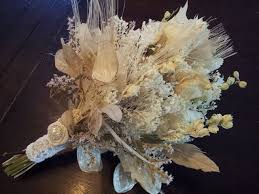 Maybe you would like to learn more about one of these? 32 Best Feather Wedding Bouquets Ideas Feather Wedding Wedding Bouquets Wedding