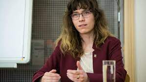 Členka rady české televize hana lipovská podala trestní oznámení na generálního ředitele čt petra dvořáka, spolumajitele společnosti médea jaromíra soukupa a dva členy dozorčí komise rady. Info Cz Pomer Sil Se Definitivne Preklopil Do Rady Ct Miri Lipovska Matocha A Xaver Vesely