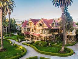 It once was the personal residence of sarah winchester, the widow of gun magnate william wirt winchester. Geister Villa Das Uber 130 Jahre Alte Winchester Haus In San Jose Baublatt