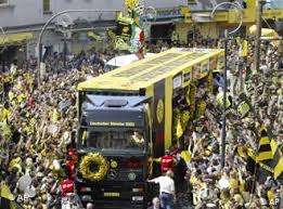 Borussia dortmund wurde 1909 gegründet und hat seitdem acht deutsche meistertitel eingefahren. Borussia Dortmund Fans And Investors Aren T On The Same Team Business Economy And Finance News From A German Perspective Dw 13 05 2011