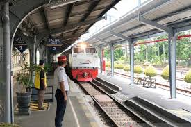 Tidak ada pungutan biaya untuk proses penggantiam kartu. Hari Pertama Larangan Mudik Stasiun Jember Sepi Penumpang Republika Online