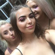 Hannah Render's Instagram, Twitter & Facebook