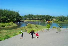 Meskipun belum begitu terkenal seperti kota wisata lain di. Indahnya Pantai Desaku Lembupurwo Kompasiana Com