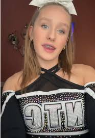 Cheerleader Kendrick Lamar