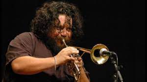 Cuturrufo asimiló este lenguaje venido desde nueva york para imprimirle un carácter chilenísimo a su música, hecho que finalmente lo llevó a una categoría referencial y le redituó gran popularidad. R7a6mpe0qeekvm