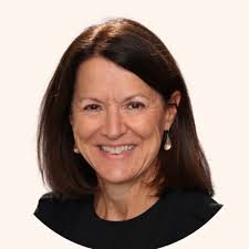 Kicked the work year off at the University of New Hampshire learning about  modern leadership with Carrie Majewski! 🎉 From diving into effective  change management and compassionate leadership to…