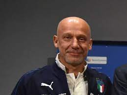 Gianluca vialli ha deciso di rivelare la sua malattia nel suo nuovo libro. Vialli Dopo La Malattia La Mia Vita E Cambiata Non Mi Vergogno Di Piangere