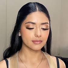 El enfoque principal en este maquillaje fueron los ojos con este delineado  azul 💙🦋