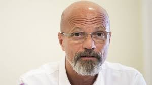 Berki felesége sírva bizonygatja, hogy nem büntetőfékeztek, és a buszsofőr volt. Zacher Gabor Ujra Megnosult Nlc Hu