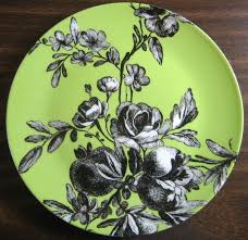 Black And White Toile Dinnerware Black And White Toile On Green Roses Fruit Rosanna Plate B Black And White Plates Toile Pattern White Floral Arrangements
