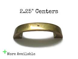 Laurey 20605 modern standards cabinet hardware pull, 2.75 inch, antique brass. This Listing Is For 1 Vintage Drawer Pull With Both Screws These Have A Antique Brass Finish With Some Minor Wear Co Vintage Drawer Pulls Drawer Pulls Vintage