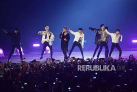 Lagu ini merupakan salah satu lagu dari album terbaru mereka bertajuk 'i decide'. Grup K Pop Ikon Rilis Lagu Baru Why Why Why Republika Online