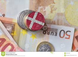 Techo de juego, grupo i, herning: Moeda Do Euro Com A Bandeira Nacional De Dinamarca No Euro Fundo Das Cedulas Do Dinheiro Imagem De Stock Imagem De Naturalizado Europa 96840059