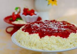Hubsch Und Lecker Die Spaghettieis Torte Die Backschwestern Rezept Lecker Spaghetti Eis Deutsche Desserts