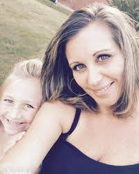 Lisa Huggins's Instagram, Twitter & Facebook