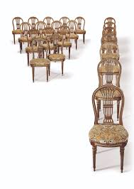 Très belle chaise française en plaqué or datant d'environ 1820. Suite De Vingt Et Une Chaises De Salle A Manger De Style Louis Xvi