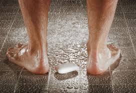 Dropping The Soap Is Just One Thing To Worry About When You Are Showering At The Gym All It Takes Is One Barefoot Shower And You Could Go Home Gezond Voedsel