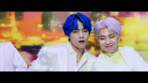 Halsey confirmó que uno de los artistas con los que colaboró en su nuevo disco es suga, a quien considera como un gran músico. Bts Feat Halsey Boy With Luv 2019