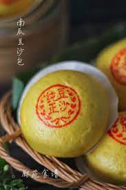 这天心血来潮 忽然很想吃包子 谁知一提到包子 孩子们都说想念舅舅的南瓜包子 可惜相隔太远了 想吃也只好亲自动手了 每次动手做包子都会摇个电话向弟弟请教 无奈还是学而不精 终于 这次的作品另我感到满意了 包子不但松软 food and drink food
