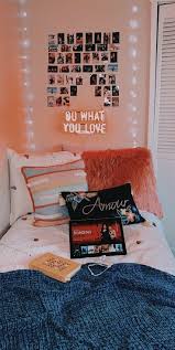 After spending a whole day doing a lot of activities, a comfortable do you need some ideas to design your master bedroom? Pinterest Vscopeachy College Apartment Decor Room Inspiration Bedroom Dorm Room Decor
