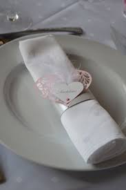 Rond De Serviette Coeur Dentelle Et Plume Plan De Table Mariage Rond De Serviette Deco Table Mariage