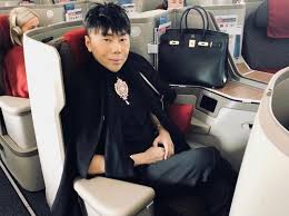 Anda bisa memilih structured bag. Bukan Hanya Wanita 6 Artis Pria Ini Juga Senang Pakai Tas Branded Okezone Lifestyle