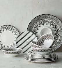 Black And White Melamine Dinnerware Sets Handsomely Patterned Dinnerware In A Refined Black And White Palette Crafted With Ultra Durable Sc Dinnerware Melamine Dinnerware Sets Black And White Dishes