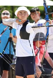 24일 열린 2020 도쿄올림픽 양궁 혼성에서 금메달을 딴 고등학생 김제덕 (17)은 이번 올림픽이 자신이 출전한 첫 성인 국제대회였다. Zuu2b Fzmrixcm