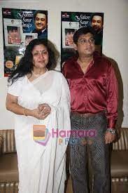 Kishore kumar his wife leena chandavarkar with sons amit kumar sumit kumar. Leena Chandavarkar Amit Kumar At Door Gagan Ki Chhaon Mein And Door Ka Rahi Two Movies Of Kishore Kumar Released At His Bungalow On 10th Sept 2010 Most Viewed Bollywood Photos
