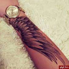 Tatouages aile tatouage aile est considéré comme le symbole des anges et symbolisent la beauté divine et l innocence. Tatoo Tatouage Idee Idea Drawn Dessin Modele Mantra Elfique Dos Colonne Vertebrale Oiseau Bras Aile Plume Ailes Tatouage Tatouage Ailes Tatouage Manchette