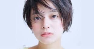 岸本セシル すっぴんも美人な芸能人といえば ショートのヘアスタイル 芸能人 すっぴん ヘアスタイル