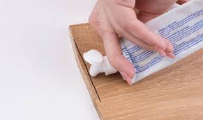 Biraz diş macununu lekenin olduğu yere sıkarak ovalayın. Bir Isaretciyi Silmek Mumkun Mu Keceli Kalemlerin Izlerini Ciltten Nasil Yikarsiniz Keceli Kalem Beyaz Kiyafetlerden Nasil Cikarilir