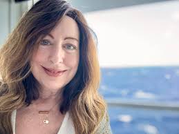 Leo's Actions with the Necklace in Days of Our Lives