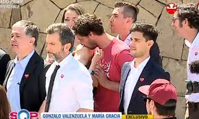 Gonzalo valenzuela y maría gracia omegna sorprendidos por primer plano besándose en plena avenida manuel montt y, luego, molestos por las gonzalo valenzuela y maría gracia omegna rompieron hace una semanas y se reconciliaron hace algunos días. Gonzalo Valenzuela A Todo Beso Con Maria Gracia Omegna En La Teleton Glamorama