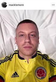 Macklemore looks like the fella who knocks at your door to ask if you want  your grass cut." (by twitter.com/J__Spot)