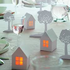 Des Photophores En Forme De Maisonnettes En Papier Decoration Noel Maison De Noel Deco Noel